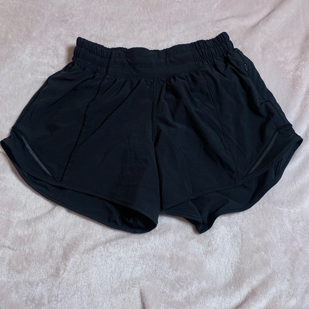 Lululemon Hotty Hot Shorts 4” (black)